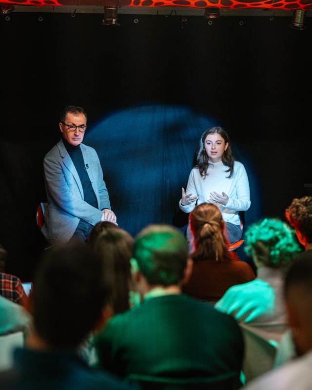 Jugenddialog mit Cem Özdemir – Raum für junge Stimmen